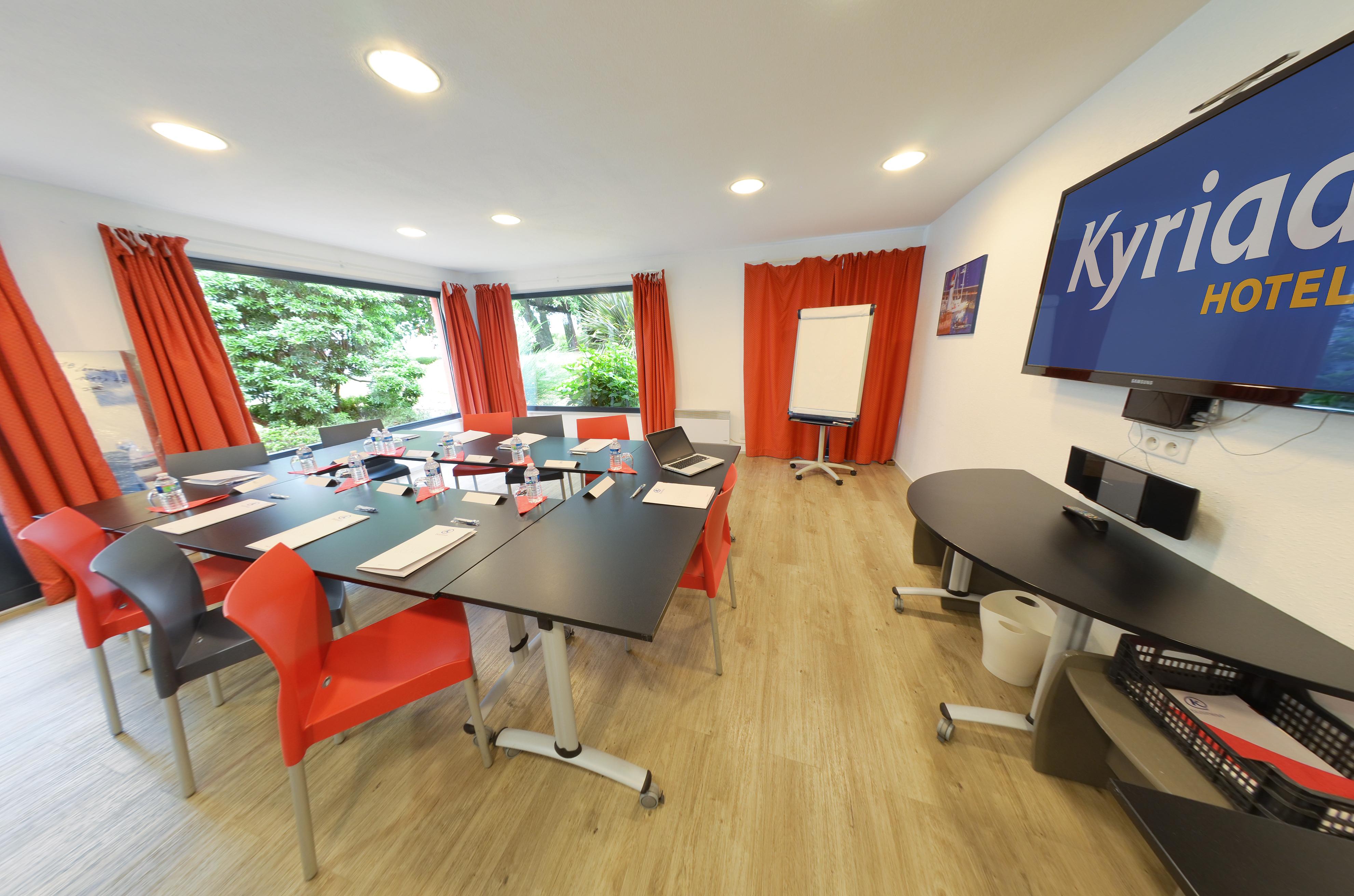 Kyriad Lannion-perros-guirec Hotel 3*